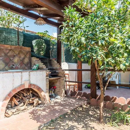 Arianna's House With Sea View, Parking And Wi-fi