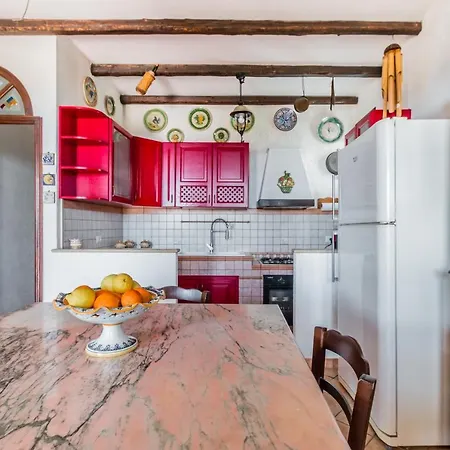 Arianna's House With Sea View, Parking And Wi-fi