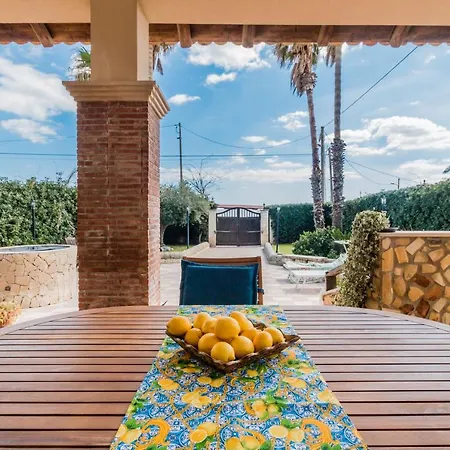 Arianna's House With Sea View, Parking And Wi-fi Holiday home *