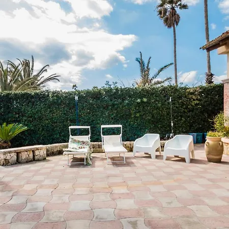 Arianna's House With Sea View, Parking And Wi-fi