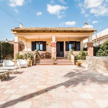 Arianna's House With Sea View, Parking And Wi-fi
