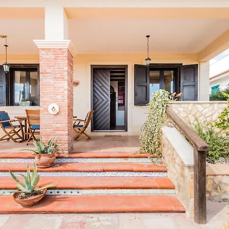 Arianna's House With Sea View, Parking And Wi-fi Avola